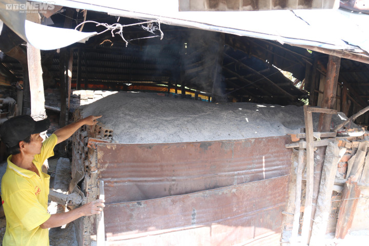 Níu giữ nghề nắn lò đất giữa dòng chảy hiện đại - 12