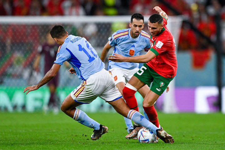Trực tiếp bóng đá Maroc 0-0 Tây Ban Nha: Cầu thủ Tây Ban Nha đá hỏng 3 lượt - 2