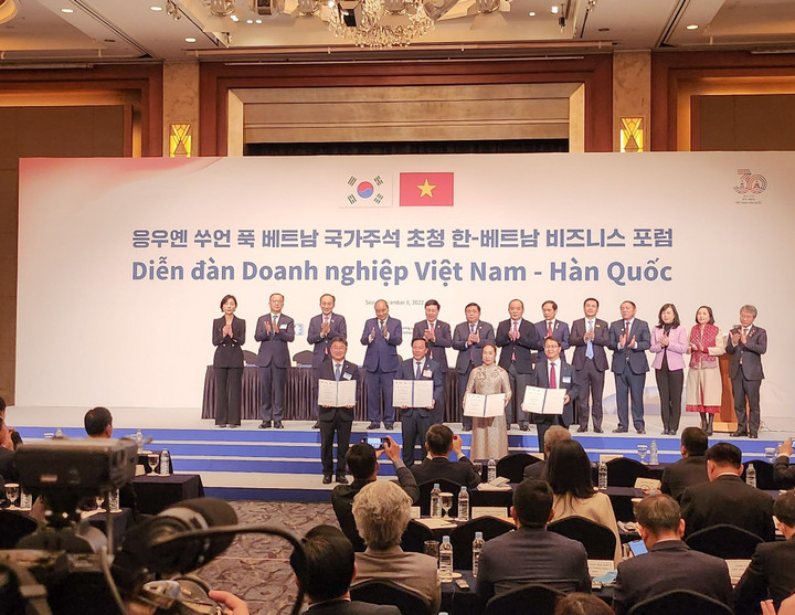 Long An trao thoả thuận hợp tác cùng tổ hợp các nhà đầu tư Hàn Quốc và Saigontel - 1