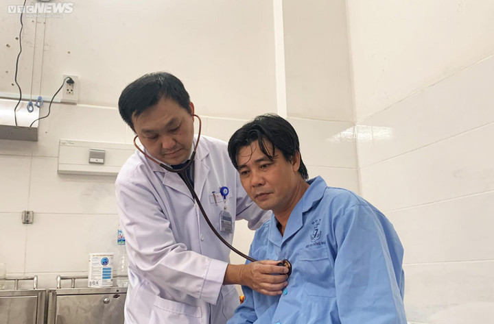 Tài xế xe ôm công nghệ bị đâm 6 nhát thủng tim kể lại lúc giằng co với tên cướp - 1