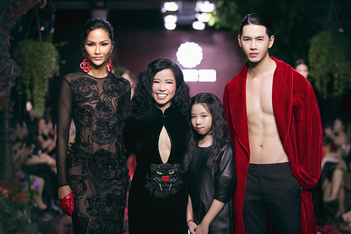 'Nữ hoàng nhạc rock' Ngọc Ánh tái xuất trong show của NTK Hà Linh Thư - 13