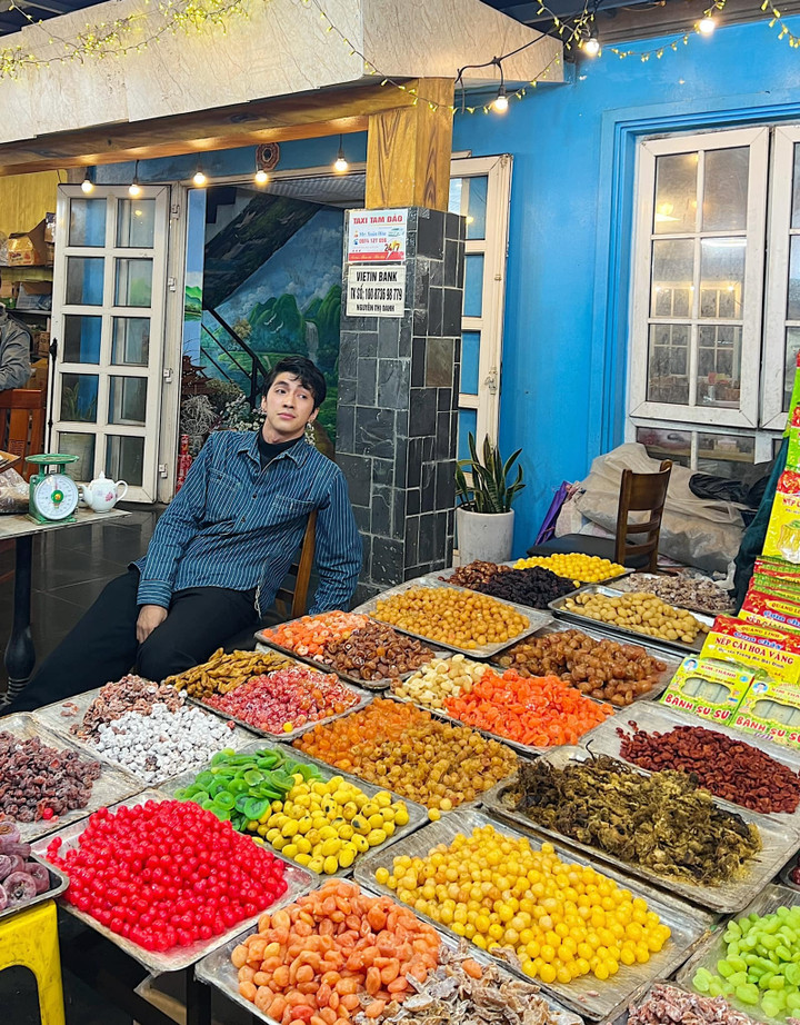 Sao Việt 8/12: Diễn viên Mạnh Trường lần đầu khoe ảnh con thứ ba - 2