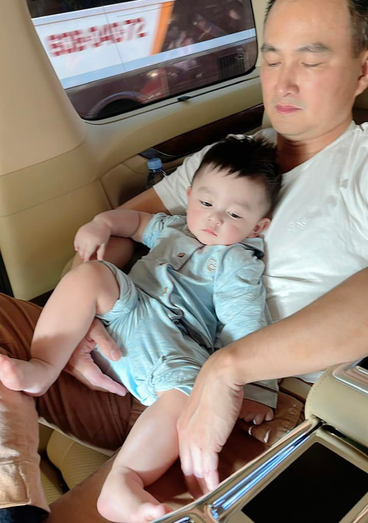 Sao Việt 8/12: Diễn viên Mạnh Trường lần đầu khoe ảnh con thứ ba - 7