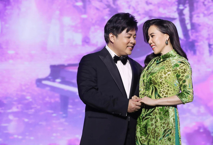 Sao Việt 8/12: Diễn viên Mạnh Trường lần đầu khoe ảnh con thứ ba - 6