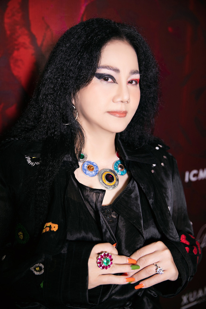 'Nữ hoàng nhạc rock' Ngọc Ánh tái xuất trong show của NTK Hà Linh Thư - 5