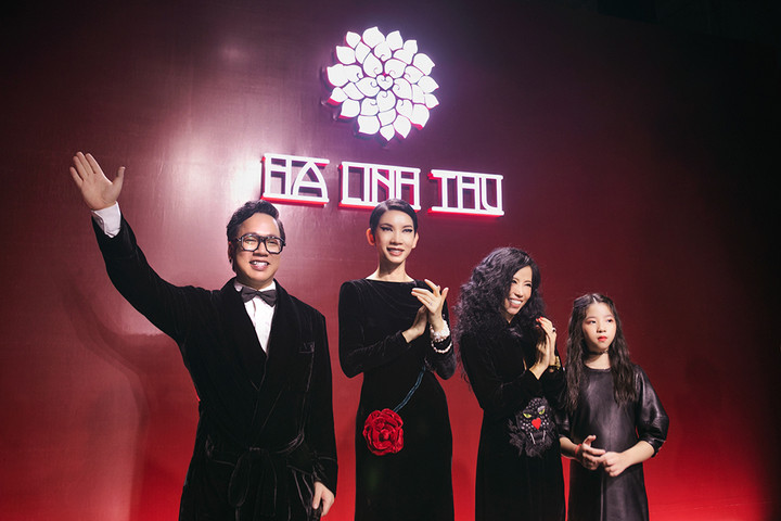 'Nữ hoàng nhạc rock' Ngọc Ánh tái xuất trong show của NTK Hà Linh Thư - 1