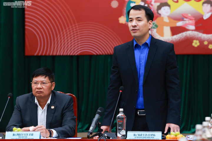 'Cùng nhau làm nên Tết' tặng 8.000 phần quà cho người lao động - 4