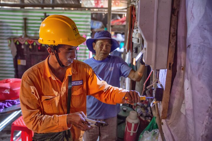 Ngành điện miền Nam triển khai chương trình tri ân khách hàng năm 2022 - 5