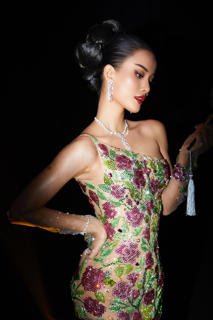 Ngắm sao Việt diện váy xuyên thấu gợi cảm mà vẫn thanh lịch - 7