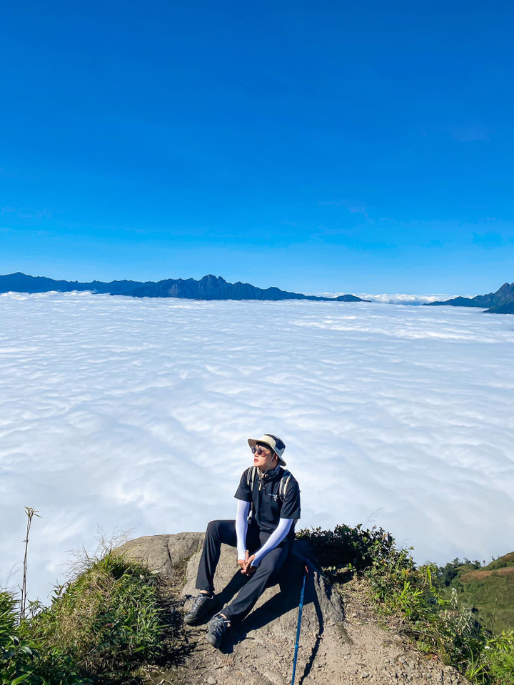 Lạc lối trước cảnh đẹp ‘nghẹt thở’ của biển mây trên ‘nóc nhà Y Tý’ - 8