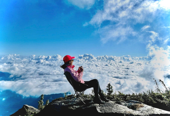 Lạc lối trước cảnh đẹp ‘nghẹt thở’ của biển mây trên ‘nóc nhà Y Tý’ - 7