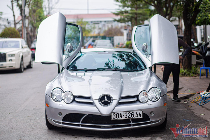 Gặp lại siêu xe ‘mũi tên bạc’ Mercedes-Benz độc nhất Việt Nam sau 14 năm - 1