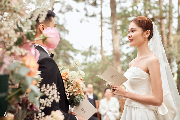 Ảnh: Tiệc cưới riêng tư của Á hậu Thuỳ Dung và ông xã soái ca tại Đà Lạt - 4