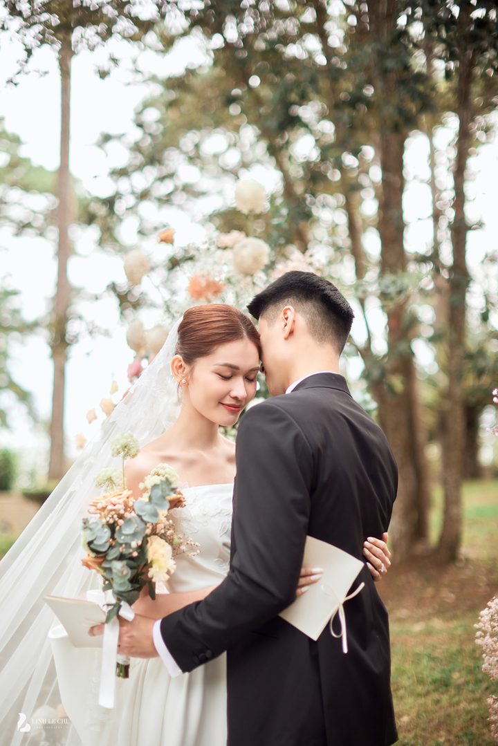 Ảnh: Tiệc cưới riêng tư của Á hậu Thuỳ Dung và ông xã soái ca tại Đà Lạt - 5