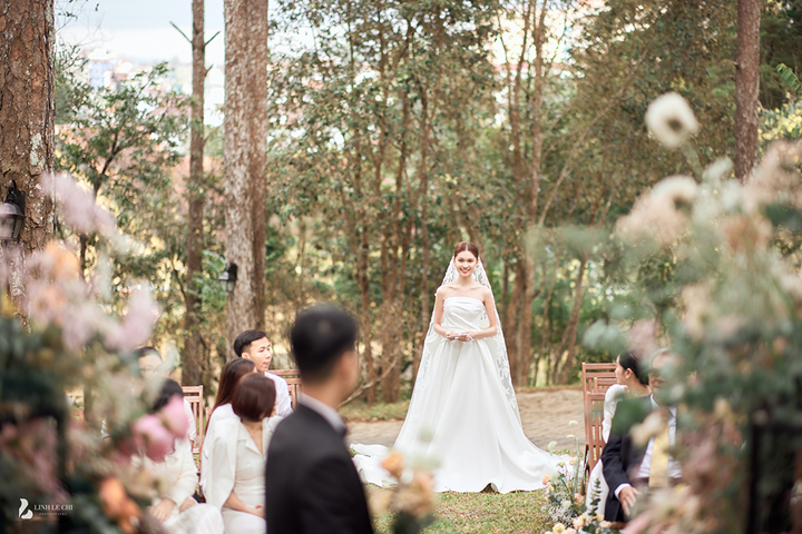 Ảnh: Tiệc cưới riêng tư của Á hậu Thuỳ Dung và ông xã soái ca tại Đà Lạt - 1
