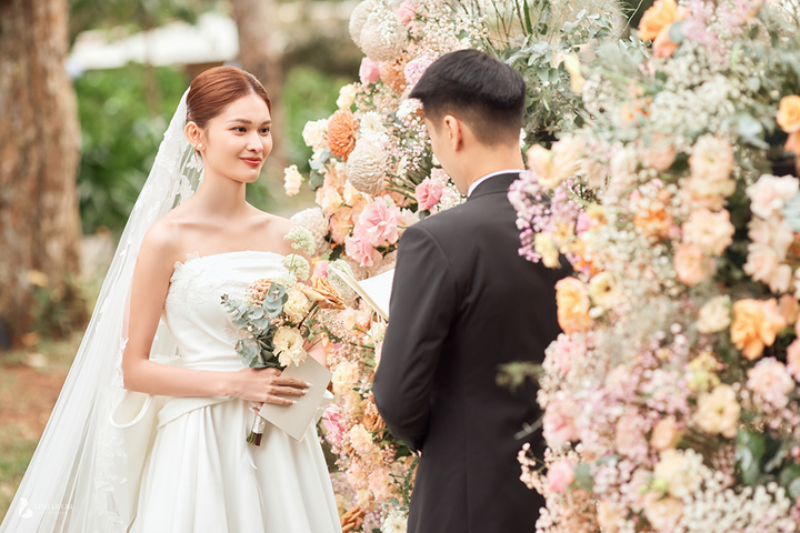 Ảnh: Tiệc cưới riêng tư của Á hậu Thuỳ Dung và ông xã soái ca tại Đà Lạt - 3