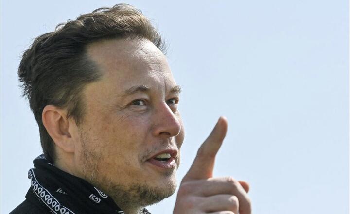 Elon Musk mất danh hiệu người giàu nhất thế giới trong chốc lát - 1