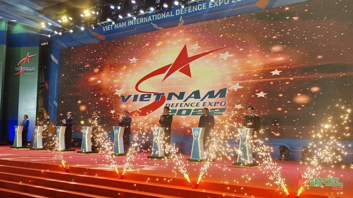 Triển lãm Quốc phòng 2022: Không quân Việt Nam trình diễn trên bầu trời Hà Nội - 21