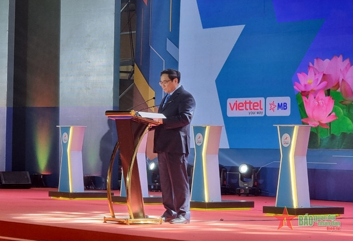 Triển lãm Quốc phòng 2022: Không quân Việt Nam trình diễn trên bầu trời Hà Nội - 23