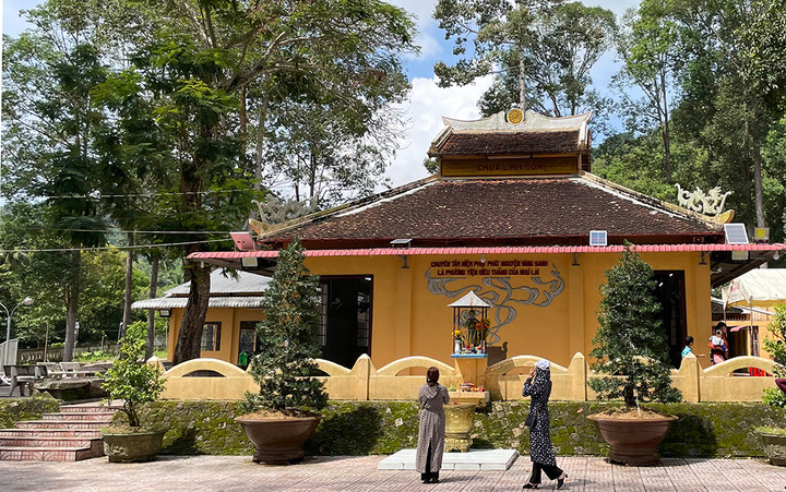 Tượng Phật bốn tay và hai bia đá kỳ bí ở chùa Linh Sơn - 8