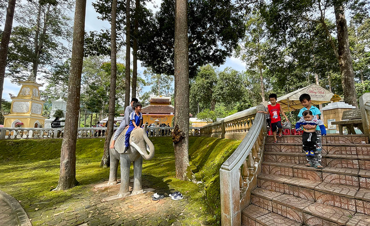 Tượng Phật bốn tay và hai bia đá kỳ bí ở chùa Linh Sơn - 9