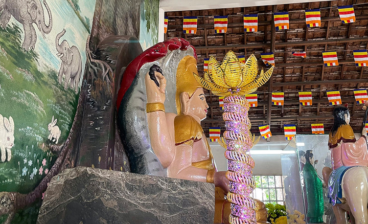 Tượng Phật bốn tay và hai bia đá kỳ bí ở chùa Linh Sơn - 3