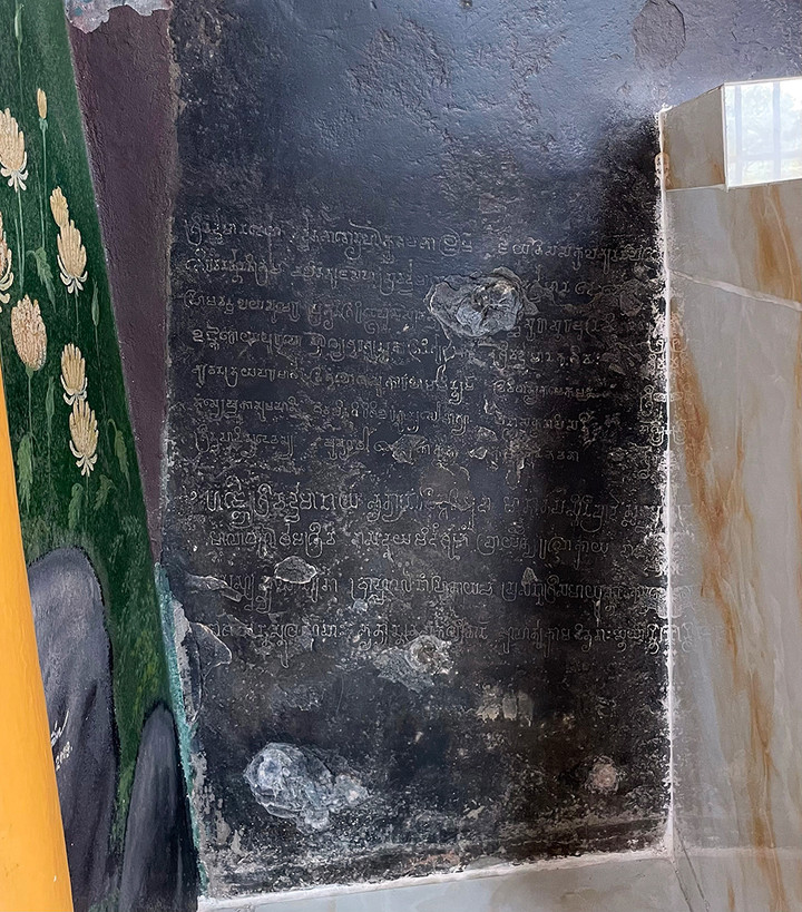 Tượng Phật bốn tay và hai bia đá kỳ bí ở chùa Linh Sơn - 4