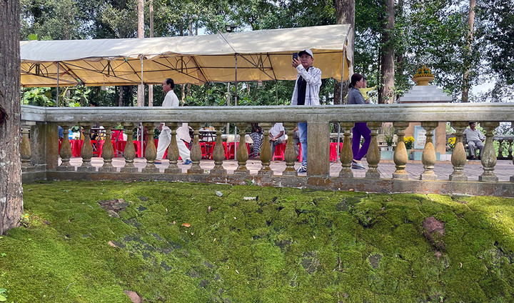 Tượng Phật bốn tay và hai bia đá kỳ bí ở chùa Linh Sơn - 7