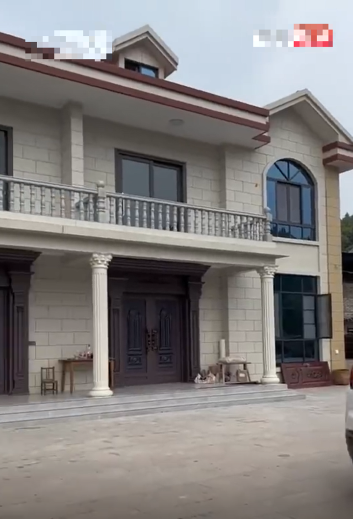 Thương cụ ông bán cam giữa gió lạnh nên mua giúp, nhóm bạn sốc khi thấy nơi cụ ở - 2