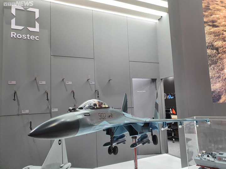 Triển lãm Quốc phòng 2022: Không quân Việt Nam trình diễn trên bầu trời Hà Nội - 81