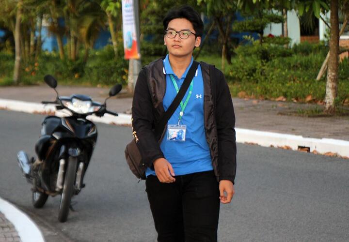 Nam sinh phụ mẹ bán hàng rong đậu Đại học Y dược với điểm cao - 3