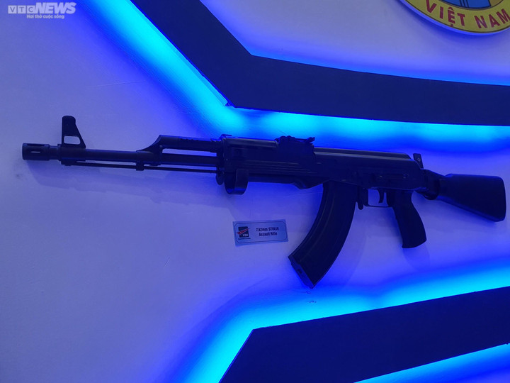 Triển lãm Quốc phòng 2022: Không quân Việt Nam trình diễn trên bầu trời Hà Nội - 43