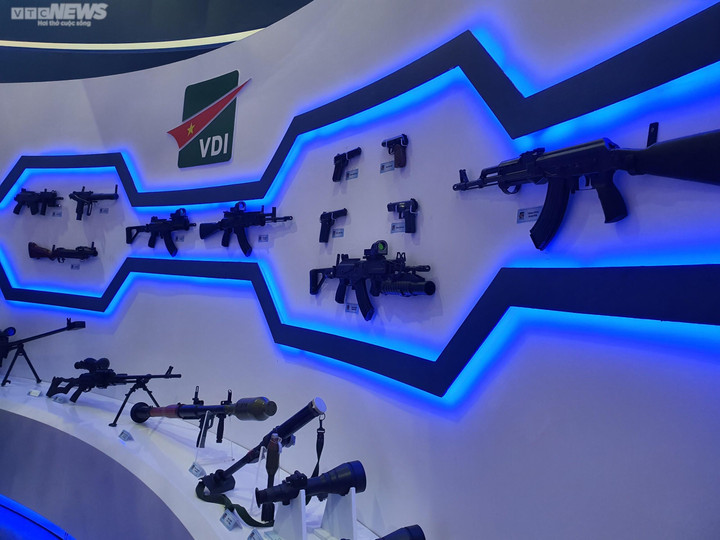 Triển lãm Quốc phòng 2022: Không quân Việt Nam trình diễn trên bầu trời Hà Nội - 41