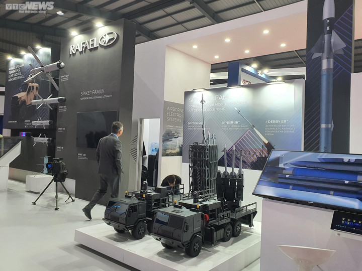 Triển lãm Quốc phòng 2022: Không quân Việt Nam trình diễn trên bầu trời Hà Nội - 48