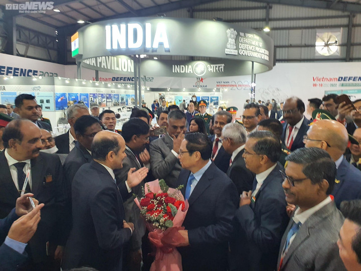 Triển lãm Quốc phòng 2022: Không quân Việt Nam trình diễn trên bầu trời Hà Nội - 20