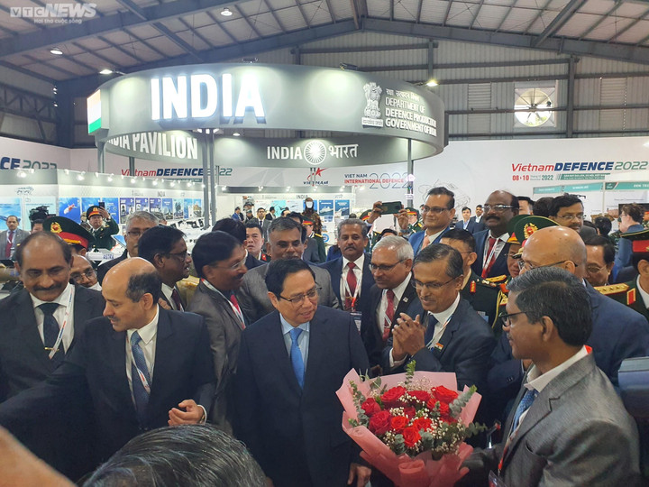 Triển lãm Quốc phòng 2022: Không quân Việt Nam trình diễn trên bầu trời Hà Nội - 19