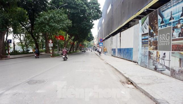 Hà Nội: CSGT xử lý ô tô chiếm lòng đường, vỉa hè ở quận Hoàn Kiếm - 8