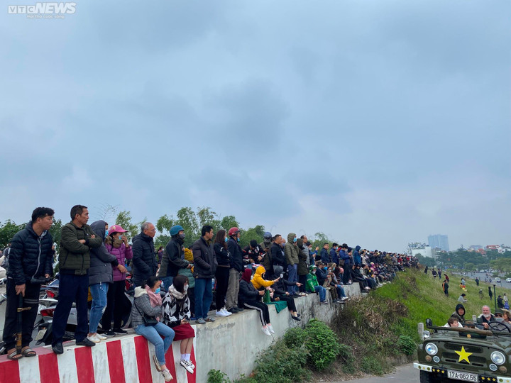 Triển lãm Quốc phòng 2022: Không quân Việt Nam trình diễn trên bầu trời Hà Nội - 14