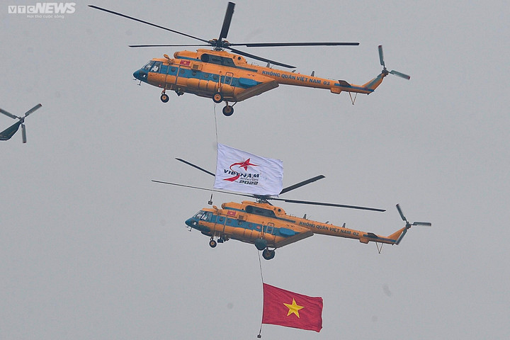 Triển lãm Quốc phòng 2022: Không quân Việt Nam trình diễn trên bầu trời Hà Nội - 8