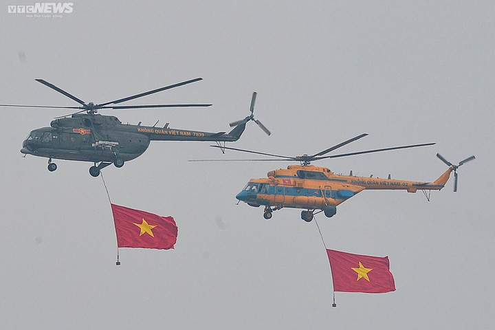 Triển lãm Quốc phòng 2022: Không quân Việt Nam trình diễn trên bầu trời Hà Nội - 9