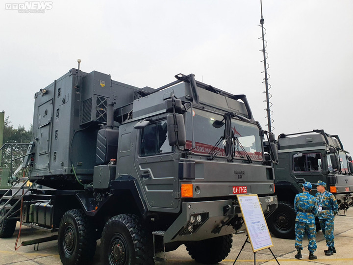 Triển lãm Quốc phòng 2022: Không quân Việt Nam trình diễn trên bầu trời Hà Nội - 30