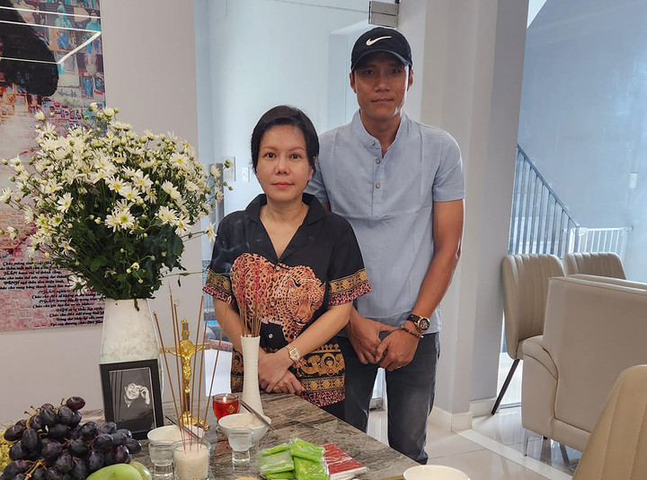 Sao Việt 10/12: Việt Hương cúng giỗ 2 năm ngày mất cố nghệ sĩ Chí Tài - 2