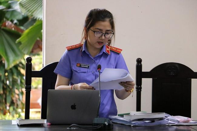 Nữ sinh đầu độc cha bằng xyanua khai bị đè nén từ việc học - 4