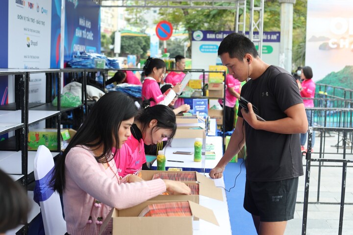 OneWay Marathon 2022: Hàng nghìn VĐV đổ bộ Cát Bà - 10