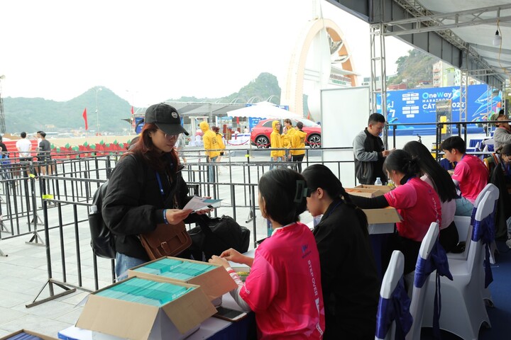 OneWay Marathon 2022: Hàng nghìn VĐV đổ bộ Cát Bà - 9