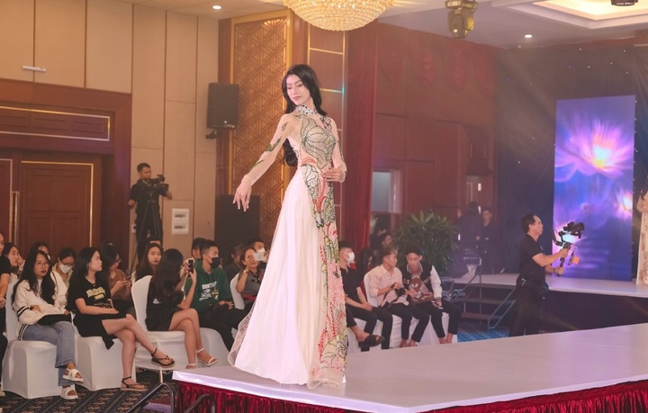 Dàn người đẹp nóng bỏng với bikini trong bán kết Hoa hậu Việt Nam Thời đại 2022 - 5