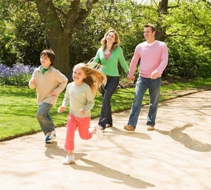 Có điều gì sai sai trong bức ảnh gia đình này? - 1