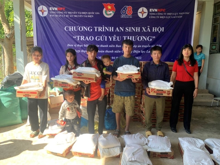 Tuổi trẻ ngành Điện trao gửi yêu thương đến học sinh nghèo vượt khó tại Lai Châu - 1