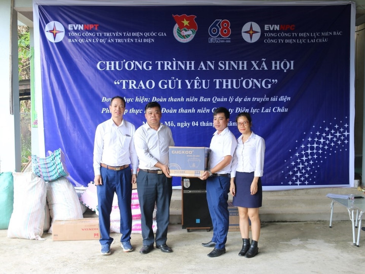 Tuổi trẻ ngành Điện trao gửi yêu thương đến học sinh nghèo vượt khó tại Lai Châu - 2