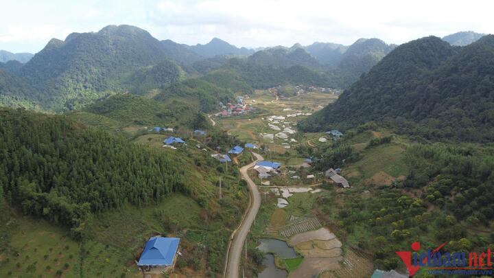 Tâm sự của người thầy ở ngôi trường 17 năm không có giáo viên nữ - 1